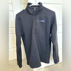 Patagonia pull over for men, like new. Only worn twice, in perfect condition.